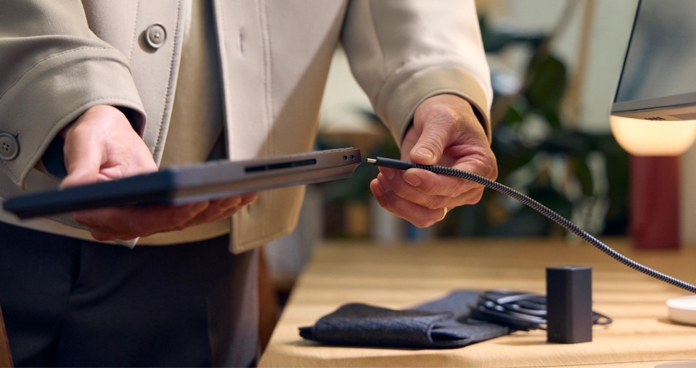 Detachable USB4&reg; cable